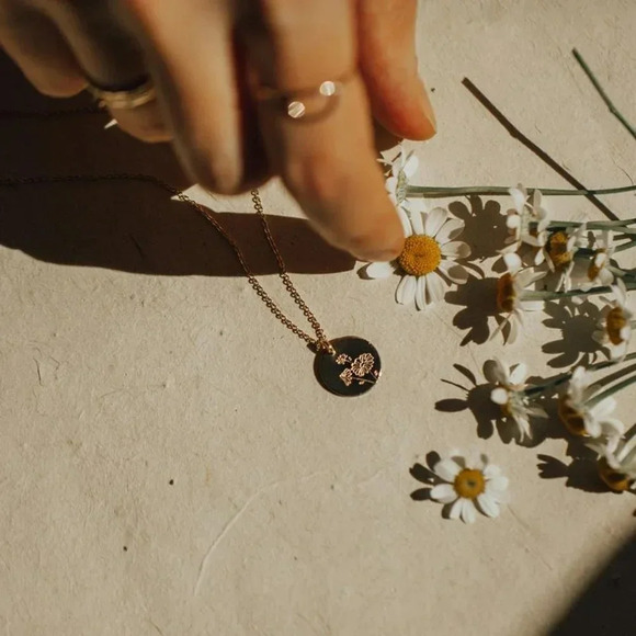 April Daisy Bohemian Birth Flower Charm Necklace - Picture 4 of 10